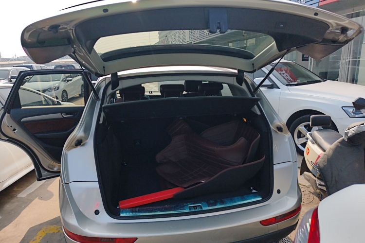 奥迪Q5 2015款 40 TFSI 进取型机舱底盘23