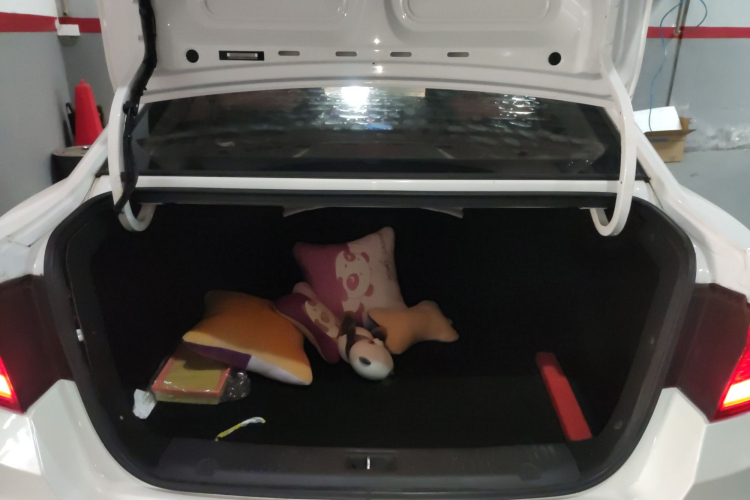 长安 逸动 2016款 1.6L GDI 自动劲尚型局部细节23