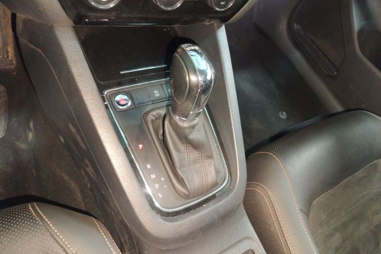 大众 速腾 2018款 280TSI DSG豪华型局部细节18