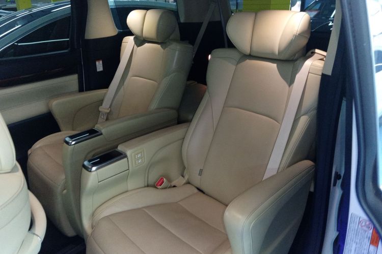 丰田 埃尔法 2018款 3.5L 豪华版中控内饰7004