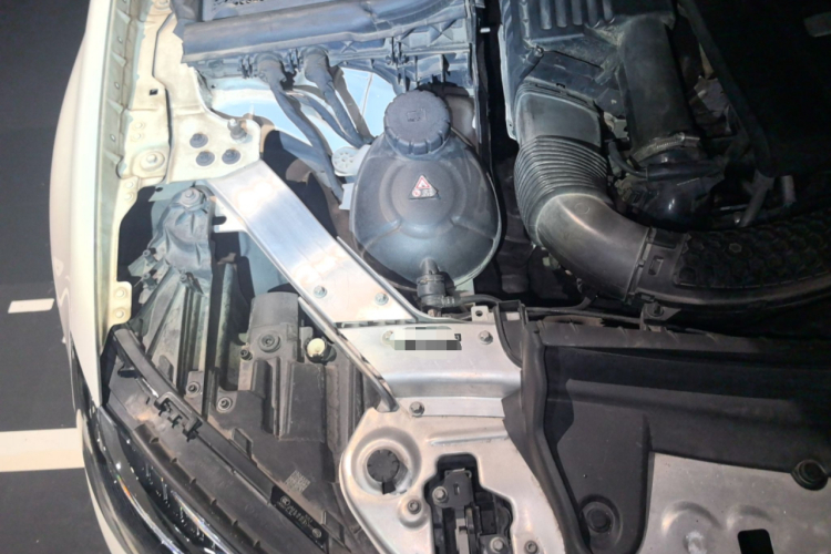 奔驰E级 2017款 E 200 L 运动型 4MATIC局部细节9006