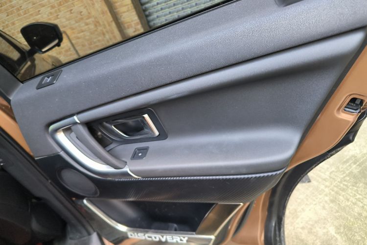 路虎 发现神行 2016款 2.0T 上市限量版中控内饰45