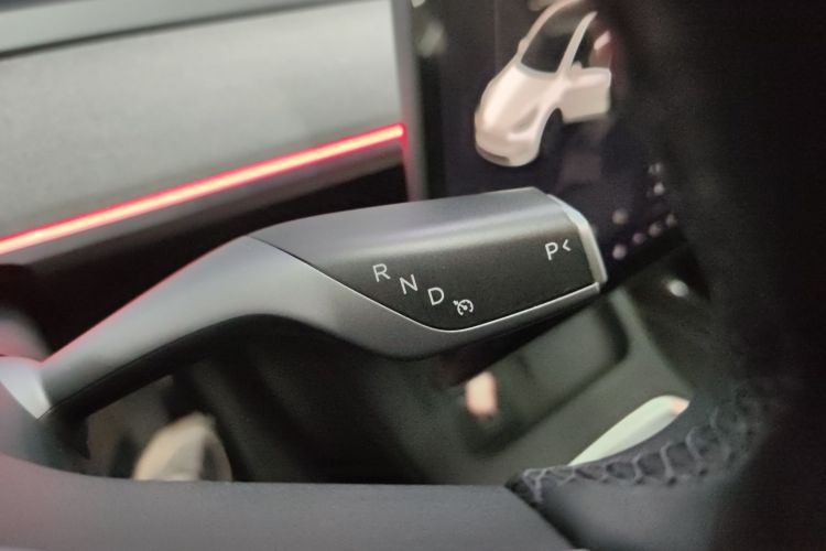 特斯拉 Model Y 2023款 长续航全轮驱动版中控内饰18