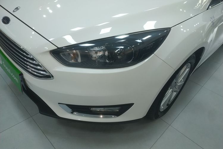 福特 福克斯 2017款 三厢 EcoBoost 180 自动精英型局部细节36