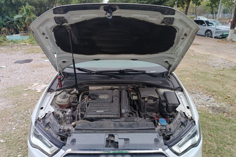 奥迪A3 2016款 Sportback 35 TFSI 风尚型机舱底盘24