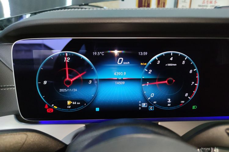 奔驰E级(进口) 2023款 改款 E 260 轿跑车中控内饰14