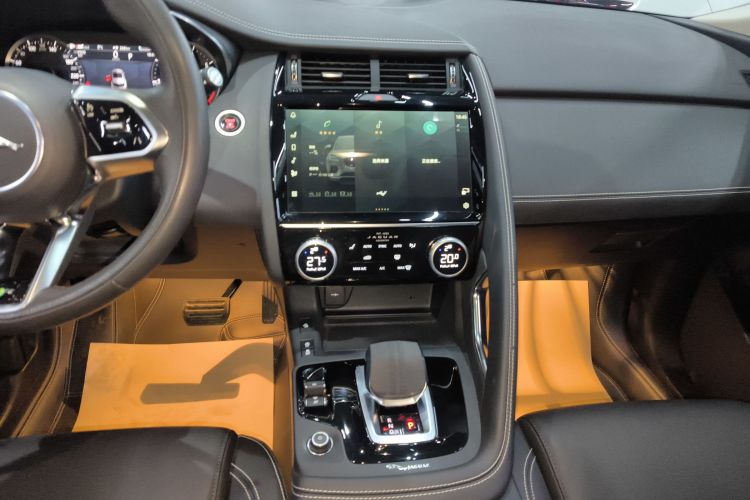 捷豹E-PACE 2024款 青春运动版 R-DYNAMIC局部细节16