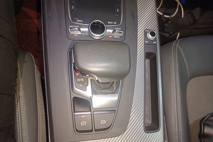 奥迪Q5L 2018款 45 TFSI 尊享时尚型 国VI中控内饰18