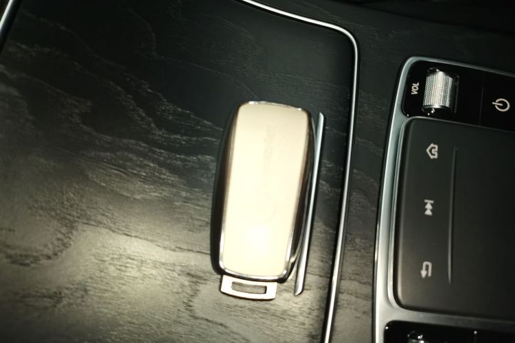 奔驰C级 2020款 改款 C 260 L 运动版中控内饰7001