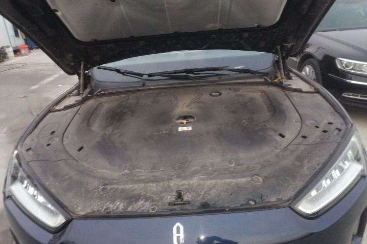 鸿蒙智行 问界M5 2022款 增程四驱性能版机舱底盘24