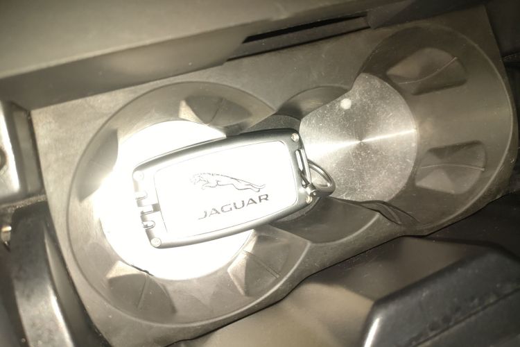 捷豹F-TYPE 2016款 3.0 SC 硬顶版中控内饰11