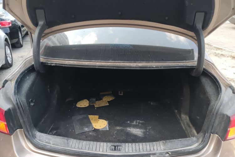 别克 威朗 2017款 三厢 15S 自动进取型机舱底盘23