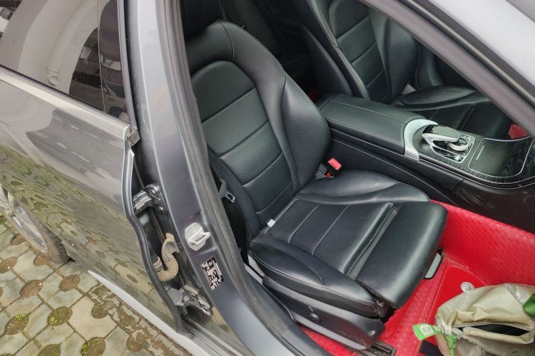 奔驰C级 2018款 C 200 L 运动版局部细节41