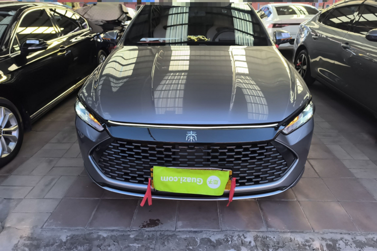 比亚迪 秦PLUS 2024款 荣耀版 DM-i 55KM领先型车身外观2