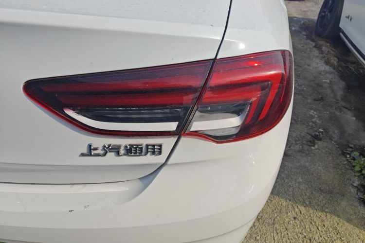 别克 君威 2022款 552T 智享型车身外观9