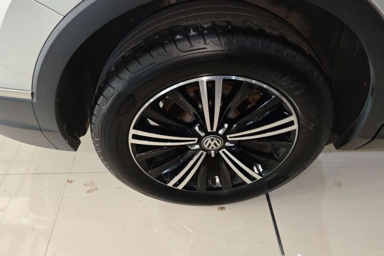 大众 途观L 2019款 改款 330TSI 自动两驱全景舒适版 国VI车身外观6008