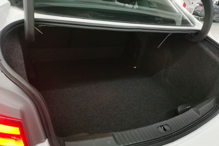 别克 威朗 2019款 三厢 15S 自动领先型机舱底盘23