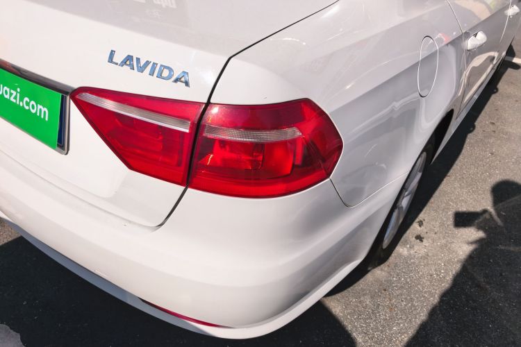 大众 朗逸 2013款 改款经典 1.6L 手动风尚版车身外观9