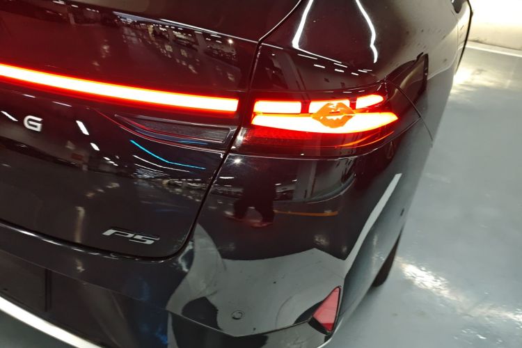 小鹏P5 2021款 550P车身外观9