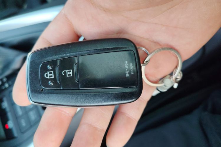 丰田 RAV4荣放 2023款 2.0L CVT四驱探险Plus版中控内饰7001