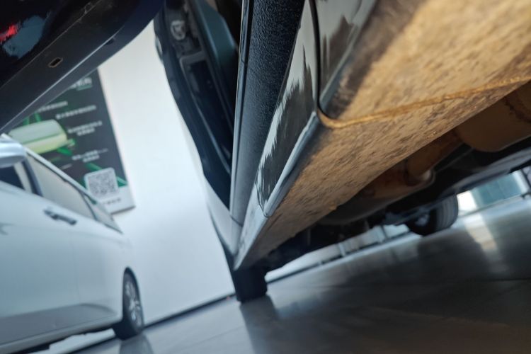 奔驰 威霆 2018款 2.0T 商务版 国VI局部细节9001