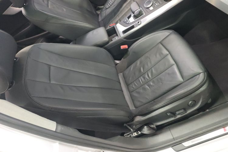 奥迪A4L 2018款 30周年年型 40 TFSI 时尚型局部细节41