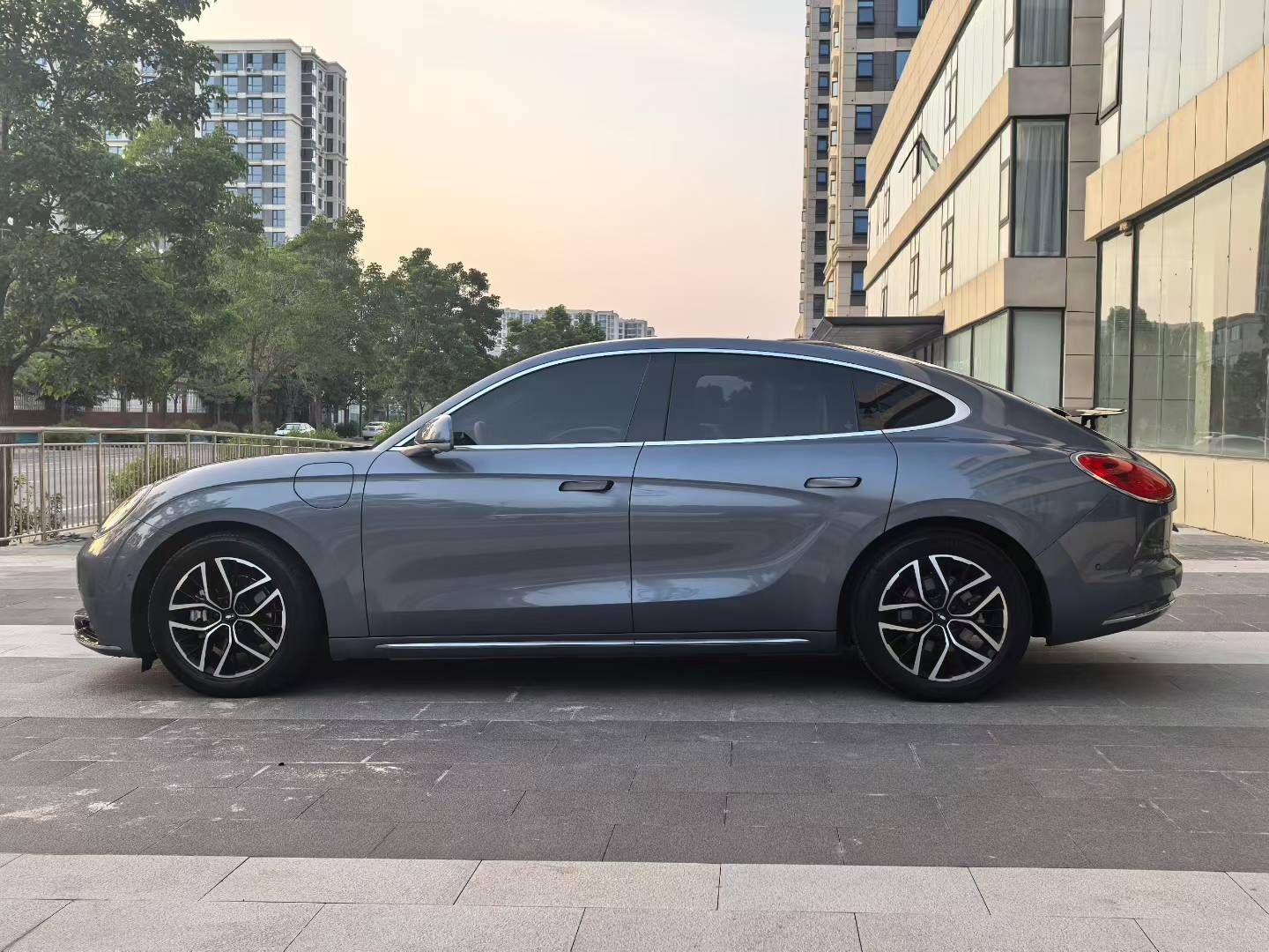 欧拉闪电猫 2022款 555km 尊贵版