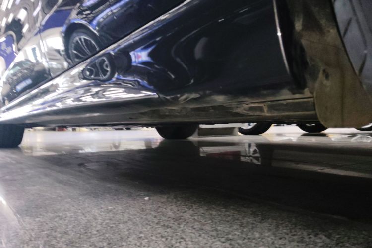 奔驰C级 2022款 改款 C 200 L 运动版局部细节9002