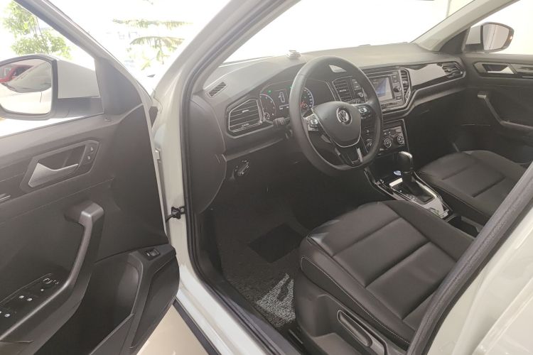 大众 T-ROC探歌 2018款 280TSI DSG两驱舒适型 国V中控内饰20