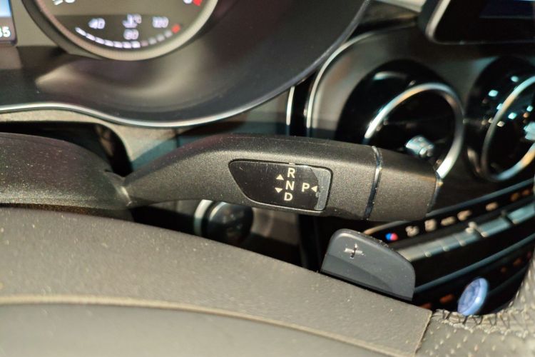 奔驰C级 2017款 C 200 L 运动版局部细节18