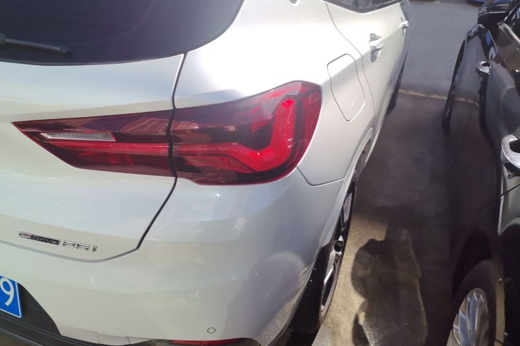 宝马X2 2022款 sDrive25i M运动套装车身外观9