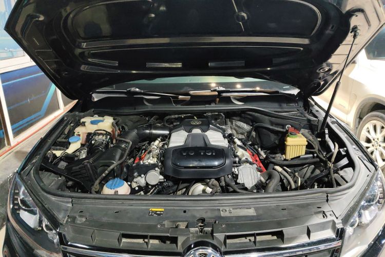 大众 途锐 2014款 3.0TSI 新锐版机舱底盘24