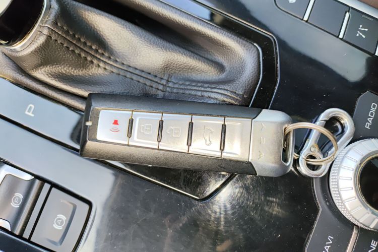 魏牌 VV7 2017款 2.0T 旗舰型中控内饰11