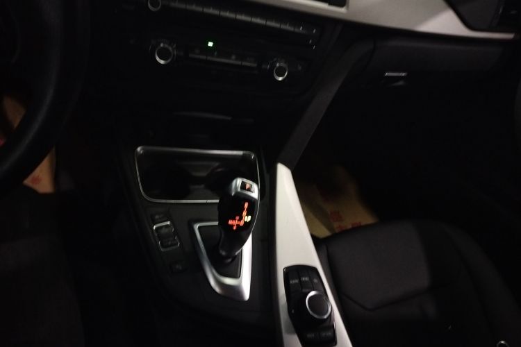 宝马3系 2015款 316Li 时尚型中控内饰18