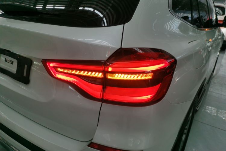 宝马X3 2020款  xDrive25i 豪华套装车身外观9