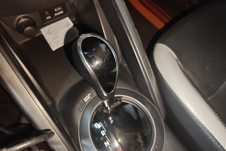 现代 Veloster飞思 2012款 1.6T 自动豪华版中控内饰18