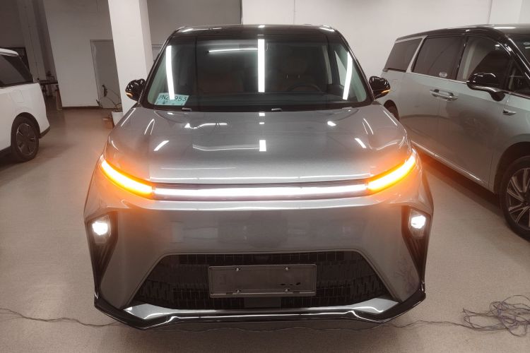 上汽大通MAXUS 大家9 2024款 超混 超长续航森林版 七座车身外观2