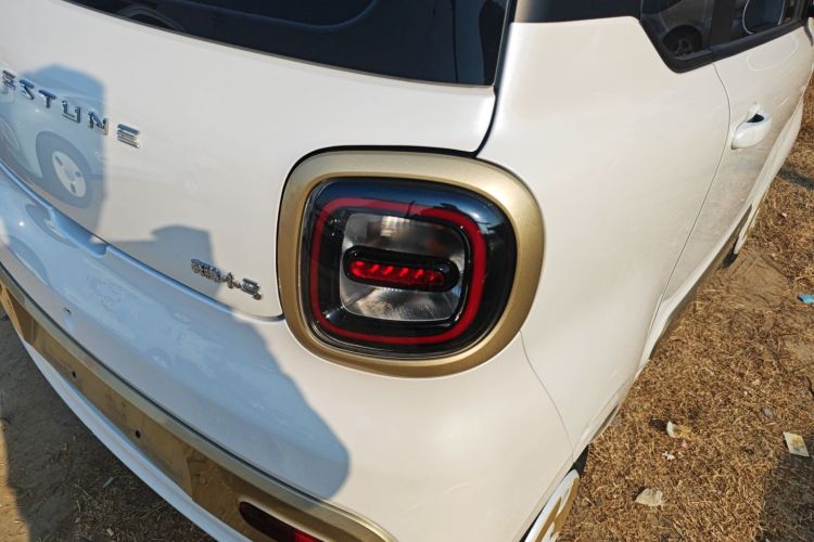 奔腾小马 2025款 222km 灵动马车身外观9