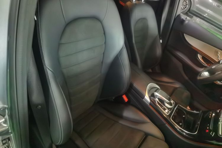 奔驰C级 2018款 C 200 运动版局部细节41