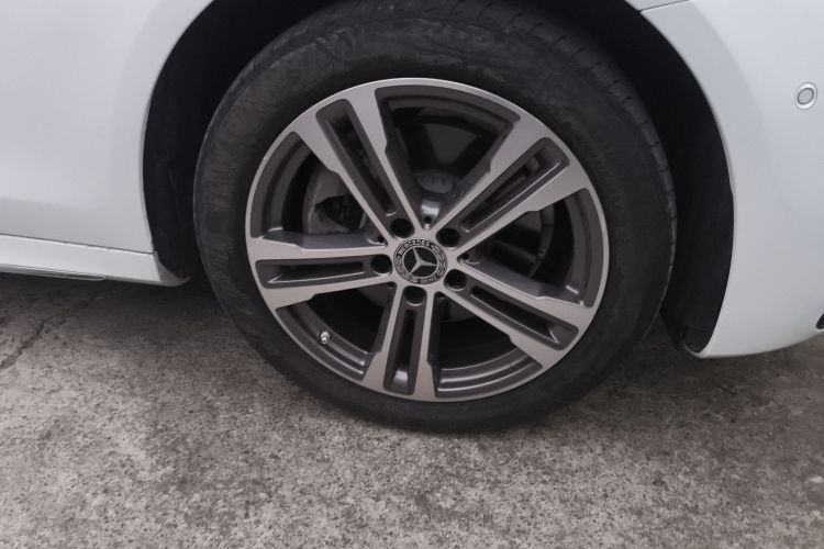 奔驰E级 2021款 E 260 L 运动型车身外观10