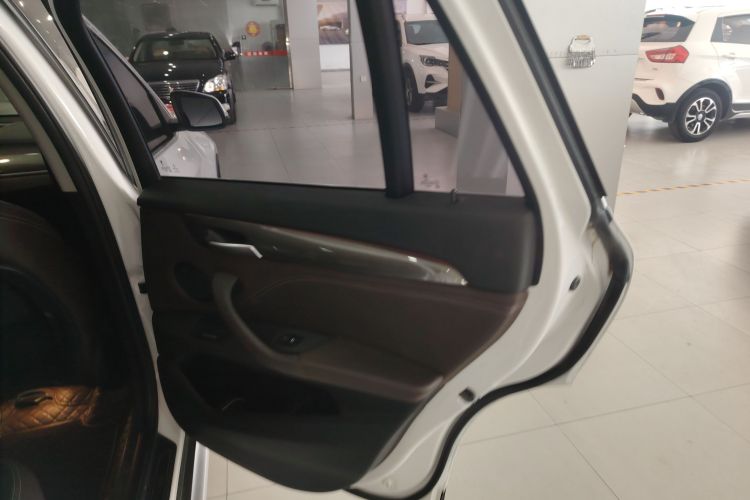 宝马X1 2019款 sDrive18Li 尊享型中控内饰7006