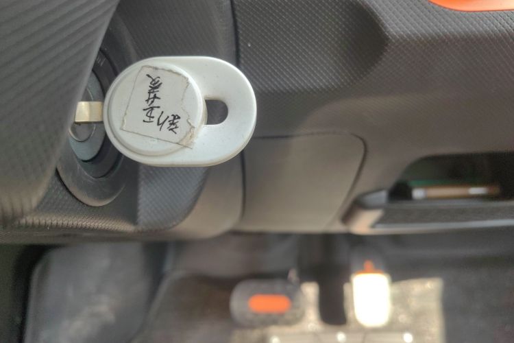 五菱汽车 宏光MINIEV 2022款 自在款 磷酸铁锂中控内饰7001