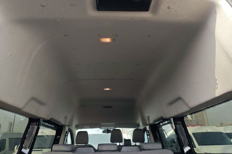 福特 全顺 2019款 2.0T柴油多功能商用车中轴中顶6座国VI局部细节22