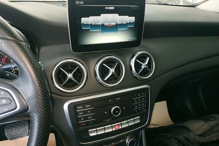 奔驰GLA 2017款 GLA 200 动感型局部细节16