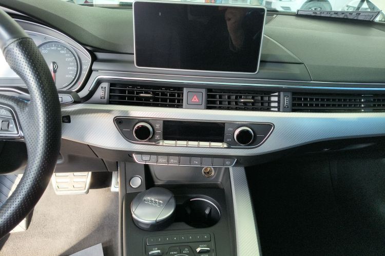 奥迪A4L 2017款 40 TFSI 时尚型局部细节16