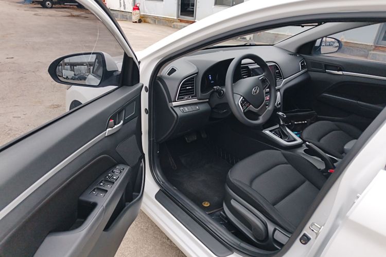 现代 领动 2018款 1.6L 自动15周年特别版中控内饰20