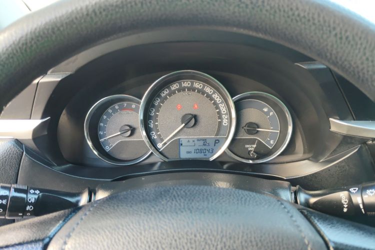 丰田 卡罗拉 2014款 1.6L CVT GL中控内饰14