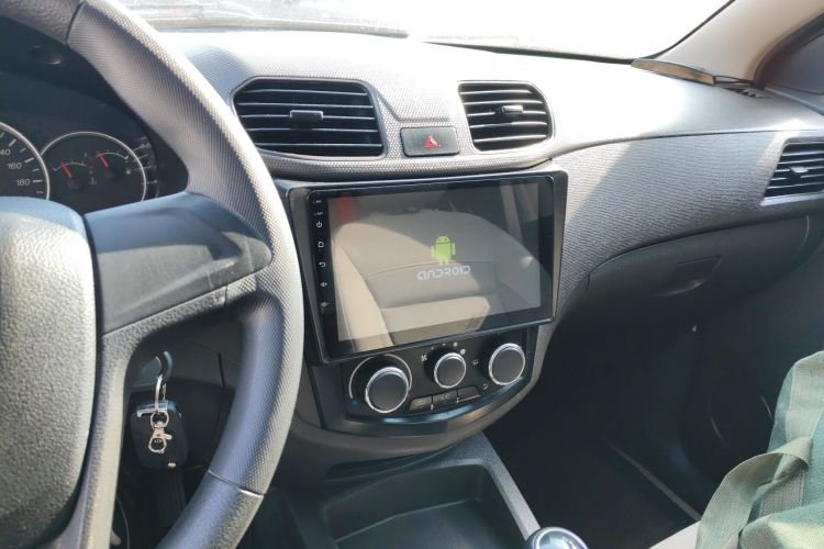 五菱汽车 五菱宏光 2016款 1.5L 改款S舒适型中控内饰12