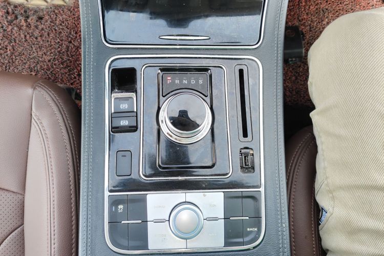 众泰T600 2016款 运动版 2.0T DCT尊享型中控内饰18