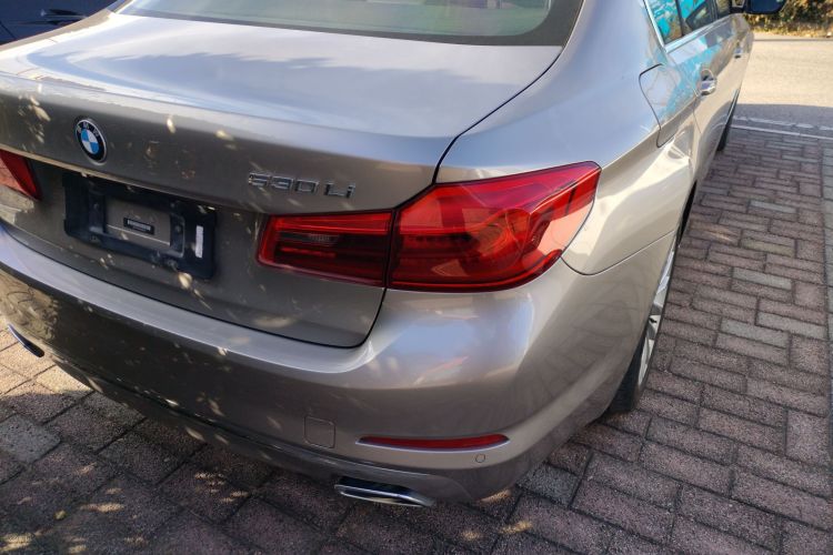 宝马5系 2019款 530Li 领先型 豪华套装车身外观9